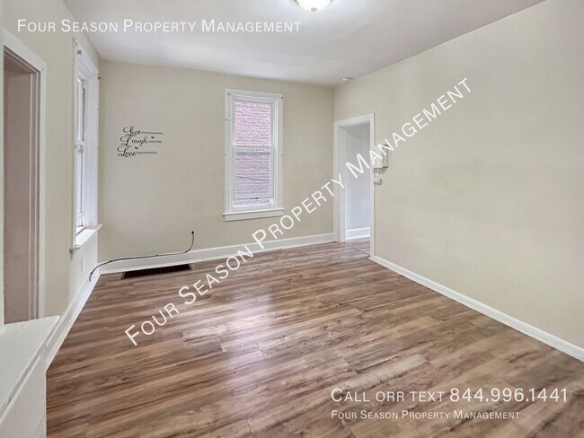 Building Photo - 306 S Locust St