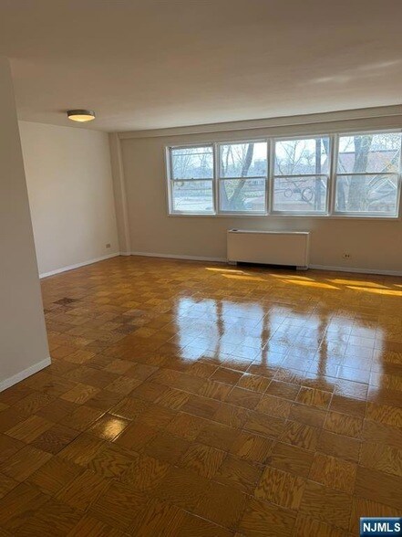 Building Photo - 39 E 39th St