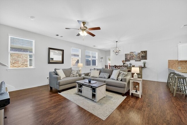 Building Photo - 2209 Barx Dr