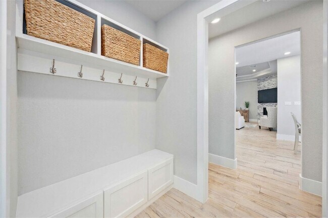 Building Photo - 33510 Walnut Crossing