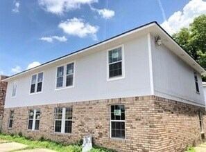 Building Photo - 644 N Donmoor Ave