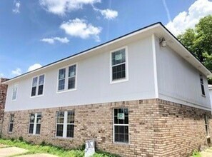 Building Photo - 644 N Donmoor Ave