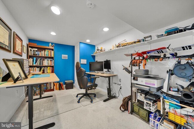 Building Photo - 301 Cherokee Cir