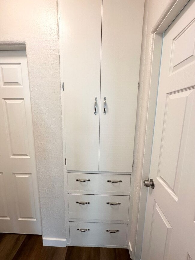 Building Photo - Adorable remodeled in 2023 2 bedroom 1 bathroom duplex available soon!