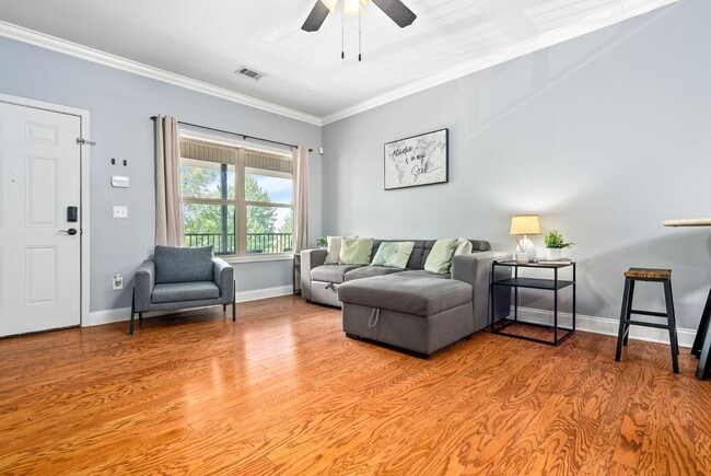 Building Photo - 836 W Glenn Ave