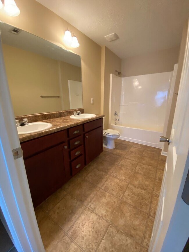 Building Photo - 2071 Reserve Ln