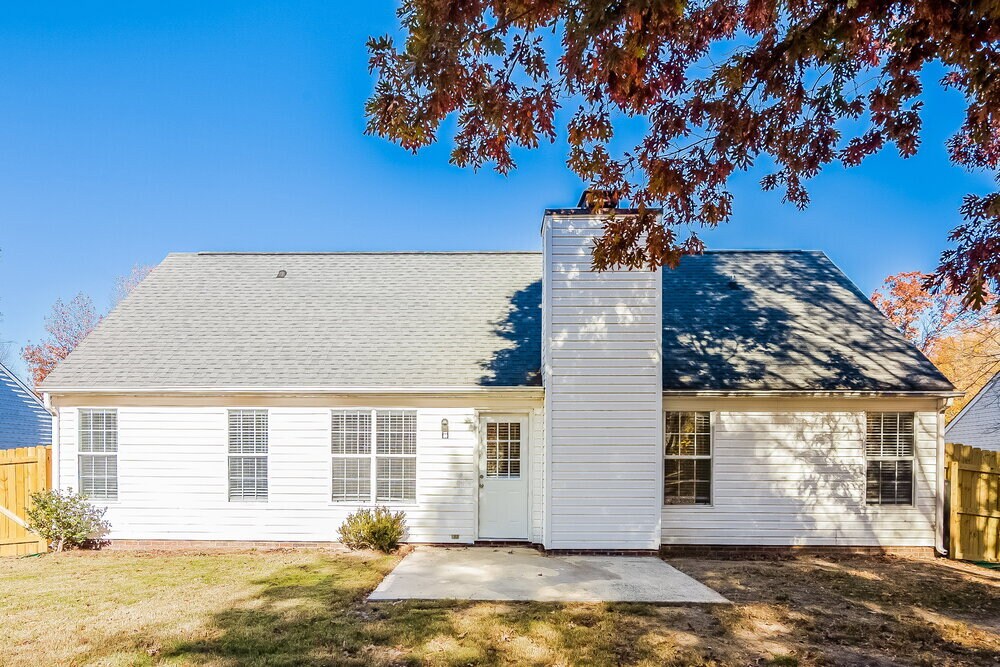 Building Photo - 2222 Sloan Dr