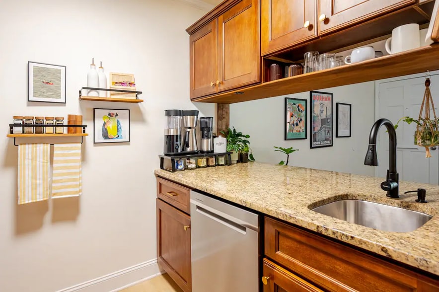 Kitchen - 807 W Trinity Ave, Unit 128