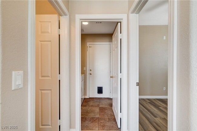 Building Photo - 5716 Breezy Wind Ct