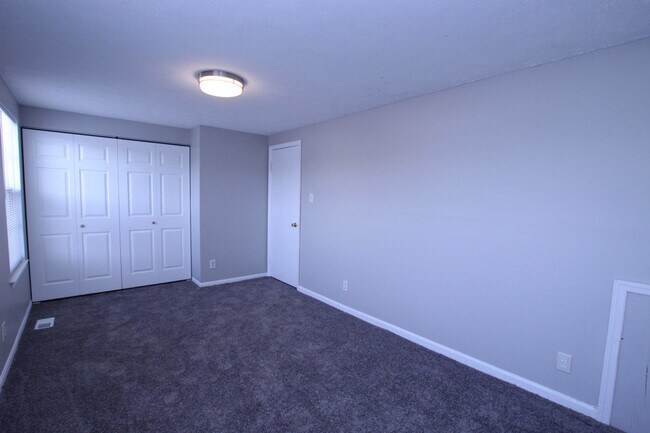 Building Photo - 52 Victoria Manor