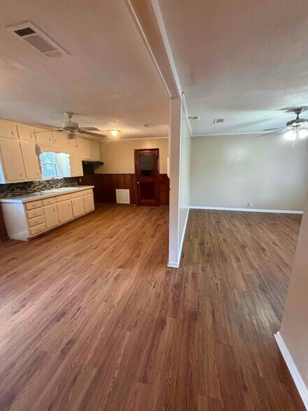 Building Photo - 1022 Donald St