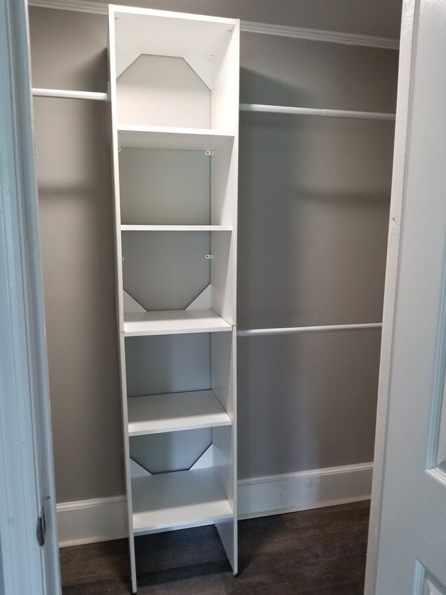 Building Photo - Cozy Home