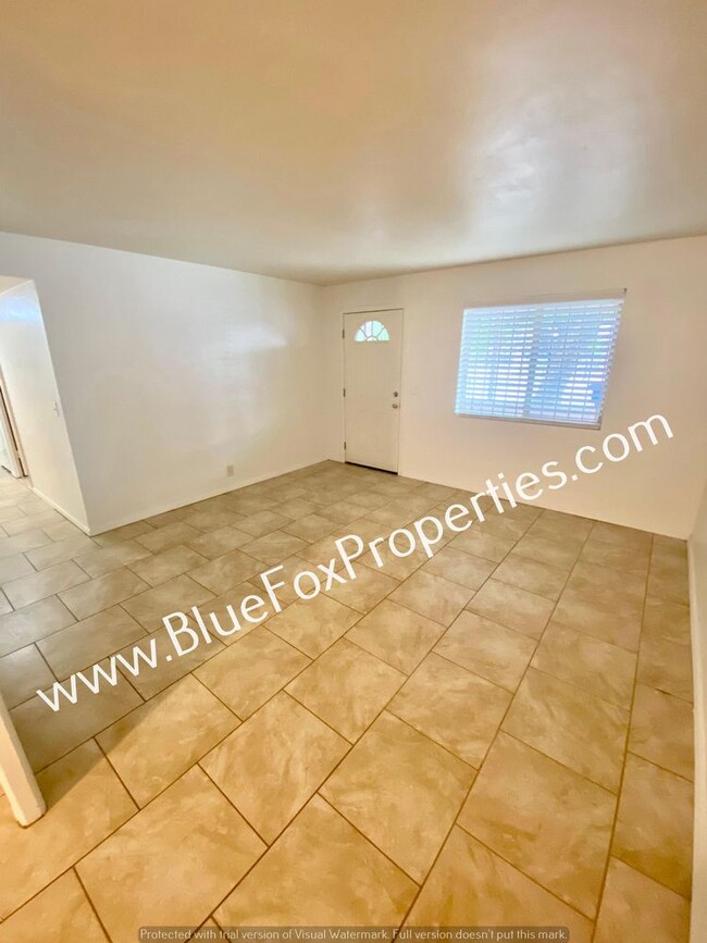 Building Photo - 3807 E Dover Stravenue