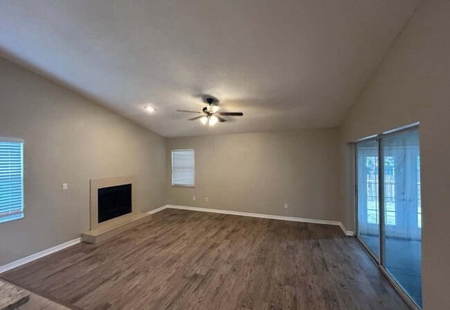 Building Photo - 553 Rapid Falls Dr