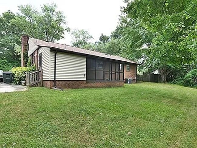 Building Photo - Discover the perfect blend of comfort and ...