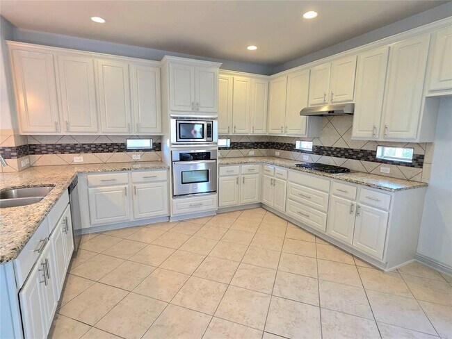 Building Photo - 333 Spanish Mustang Dr