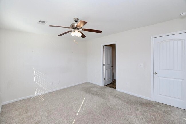 Building Photo - 2943 Old Field Rd