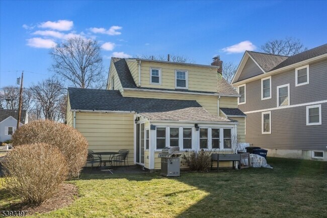 Building Photo - 203 Locust Dr