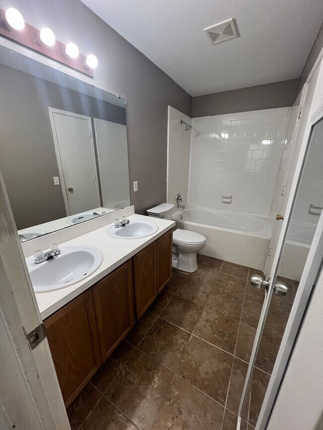 Building Photo - 1004 Wintercreek Dr