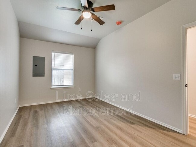 Building Photo - 10601 Lawson Ln