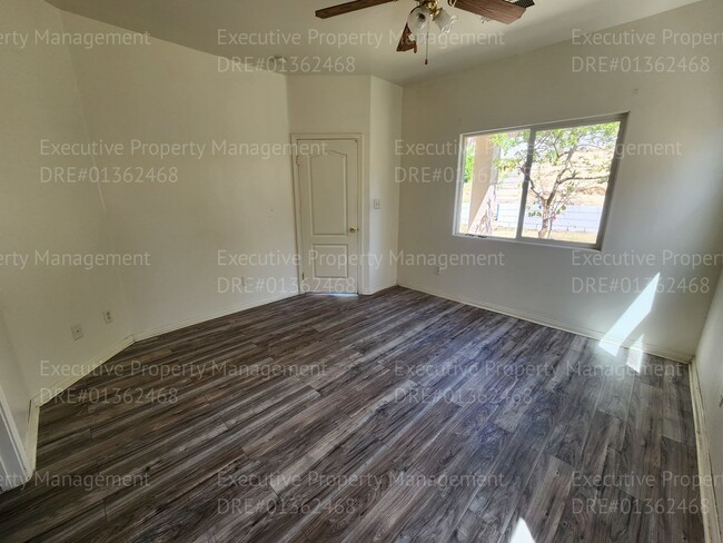 Building Photo - 4 bedroom, 2 bathroom home located in East...