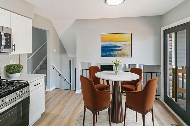 Building Photo - 242 S Harper Ave