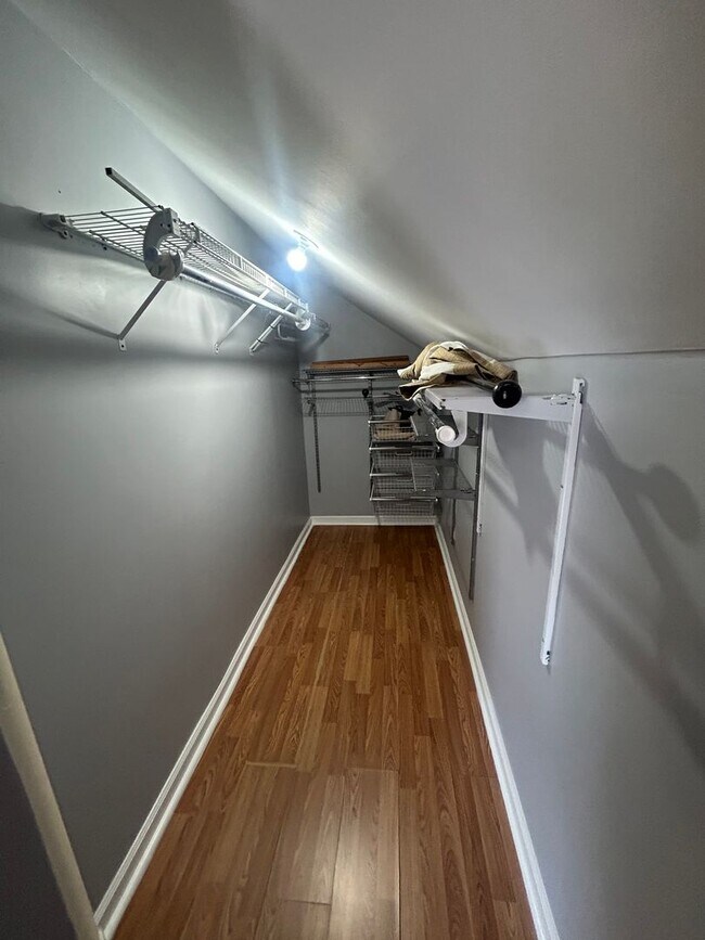 Building Photo - 4897 Southgate Pkwy