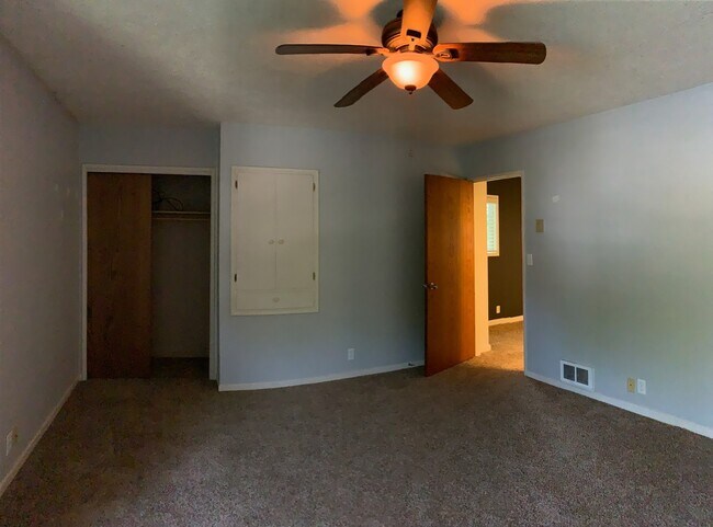 Building Photo - 1717 W 12th Ave