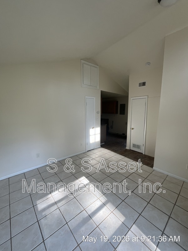 Building Photo - 324 S Magnolia Ave