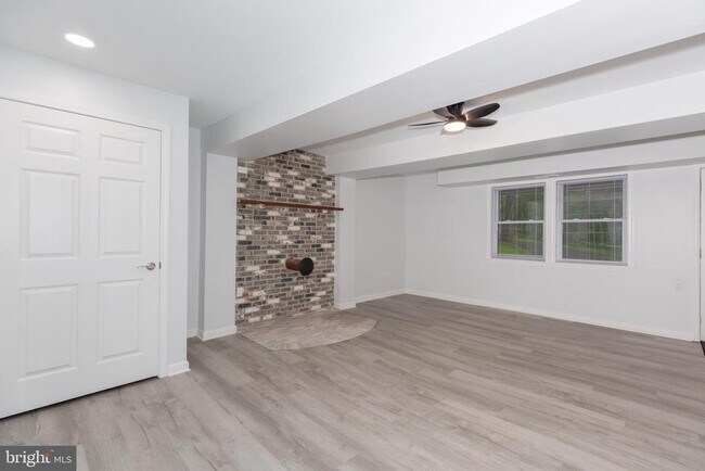 Building Photo - 382 Wood Cutters Ln