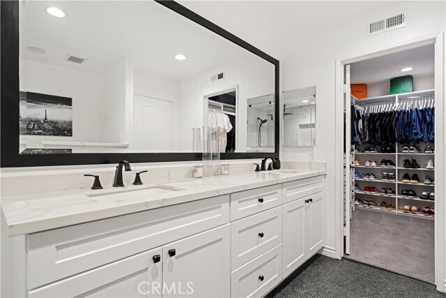 Building Photo - 28470 Rodgers Dr