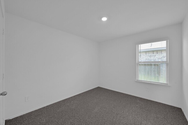 Building Photo - 21391 Owl Rd