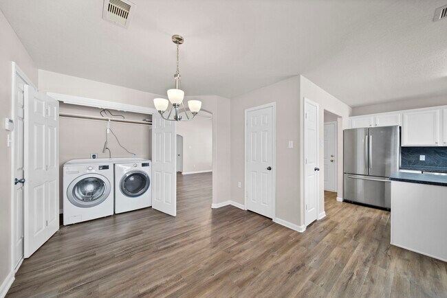 Building Photo - 987 Oak Glen Dr
