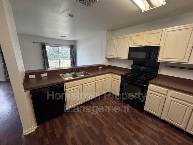 Building Photo - 112 Hawk Ct