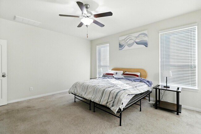 Building Photo - 1627 Northwood Springs Dr