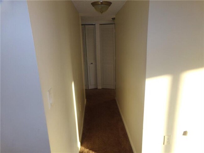 Building Photo - 1830 N Lauderdale Ave