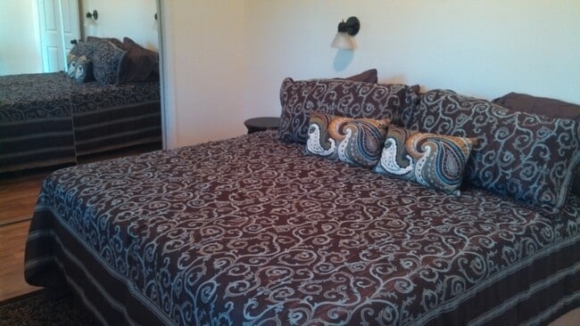 Building Photo - Private Access to the Big Piney River