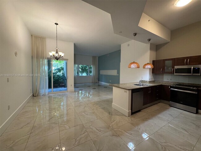 Building Photo - 20000 E Country Club Dr
