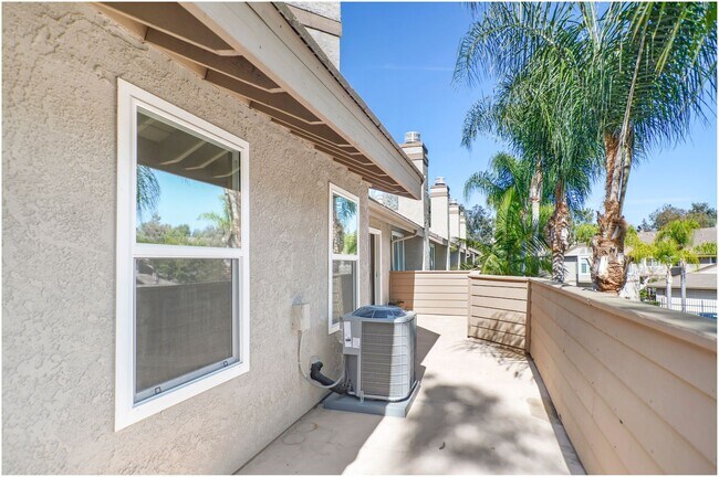Building Photo - 2 Bedroom Condo - Laguna Hills!