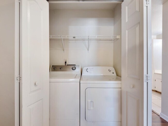 Building Photo - 2221 Timberwood Cir N