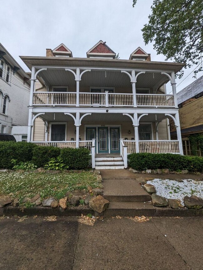 Building Photo - 418 11th St