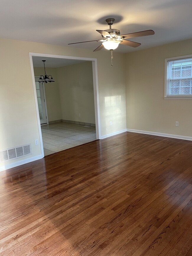 Building Photo - 406 Bryan St