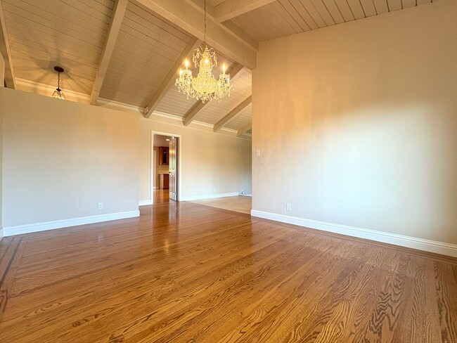 Building Photo - Charming Single Family Home in Los Altos H...