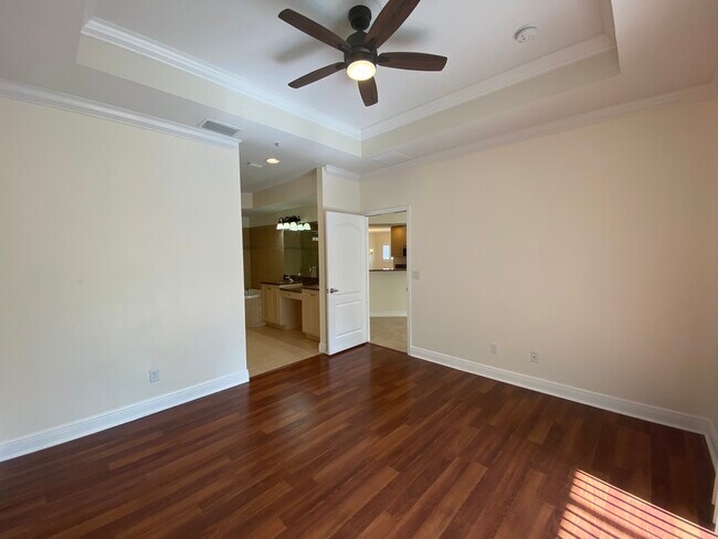 Building Photo - 12101 Santaluz Dr