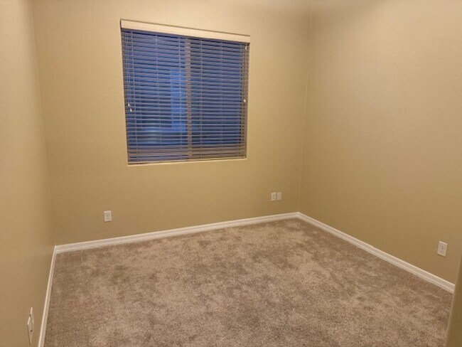 Building Photo - Beautiful 3 bedroom 2 bath 2 car garage home in Pronghorn Ranch!