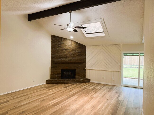 Building Photo - Awesome Freshly Renovated Arlington Home