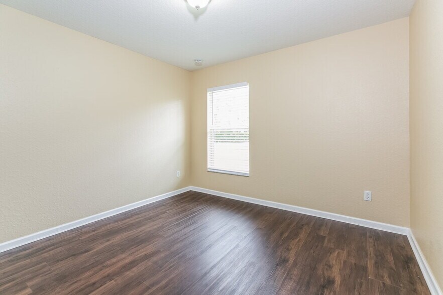 Building Photo - 2350 Meadow Oak Cir