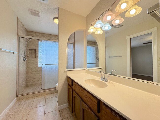 Building Photo - West El Paso 4 bed/3 bath refrig A/C Home!