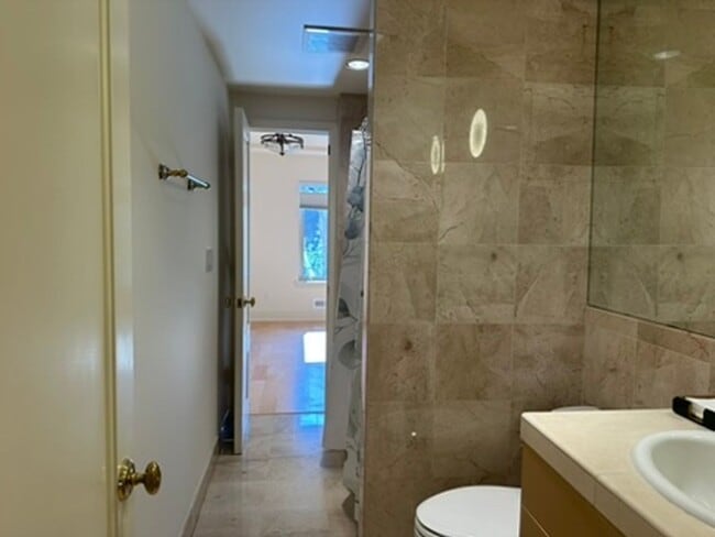 Building Photo - Epic REA- Serene 2 BR/1 BA Flat w/Private Deck & Yard in Lone Mountain