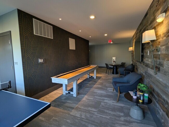 Building Photo - 751 N 6th St